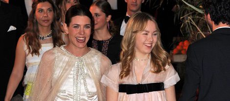 Carlota Casiraghi y la princesa Alexandra de Hannover durante el Baile de la Rosa 2016