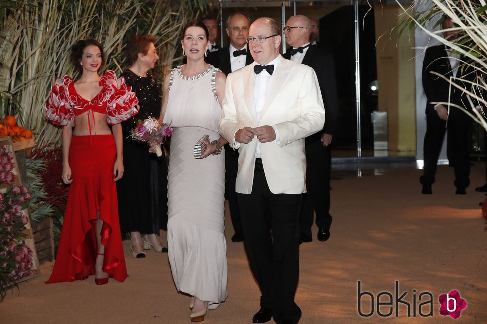 Alberto II de Mónaco y  Carolina de Mónaco durante el Baile de la Rosa 2016