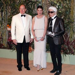 Alberto II de Mónaco, Carolina de Mónaco y  Karl Lagerfeld durante el Baile de la Rosa 2016