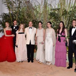 La Familia Real de Mónaco y Karl Lagerfeld durante el Baile de la Rosa 2016