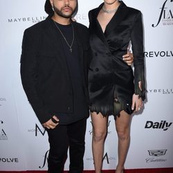 The Weeknd y Bella Hadid en los Fashion Awards 2016 en Los Ángeles