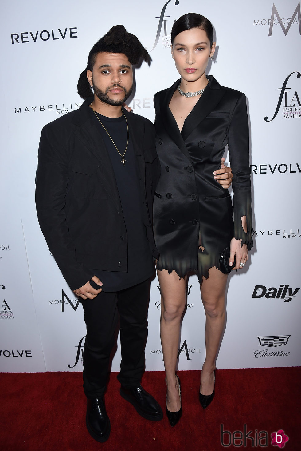 The Weeknd y Bella Hadid en los Fashion Awards 2016 en Los Ángeles