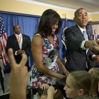 Barack Obama y  Michelle Obama recibiendo a niños cubanos dentro del Hotel