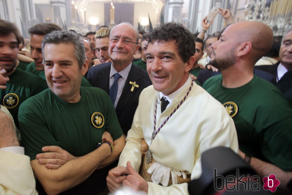 Antonio Banderas participando en las procesiones de la Semana Santa de Málaga 2016