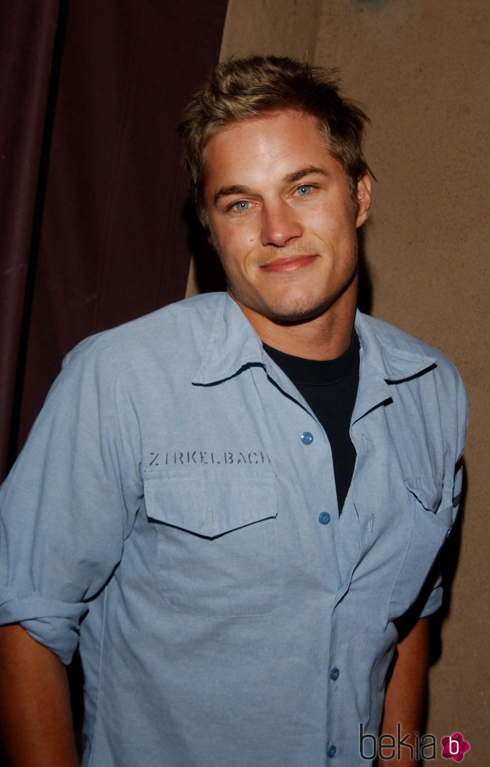 Travis Fimmel con el pelo corto en 2004