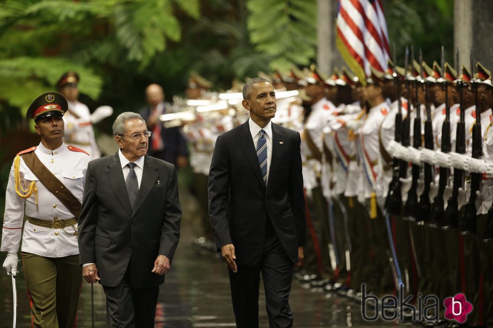 Barack Obama durante la ceremonia de bienvenida con Raul Castro en el Palacio de la Revolución