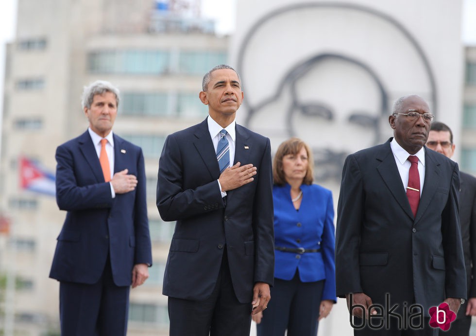 Barack Obama junto al Secretario General en la ceremonia de bienvenida en la plaza de la Revolución en Cuba