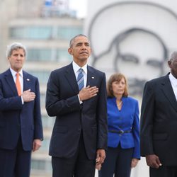 Barack Obama junto al Secretario General en la ceremonia de bienvenida en la plaza de la Revolución en Cuba