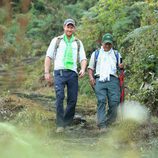 El Príncipe Harry haciendo trekking durante su viaje solidario a Nepal