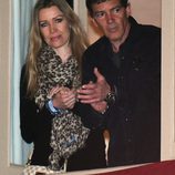 Antonio Banderas y Nicole Kimpel, muy atentos a las procesiones de Semana Santa de Málaga