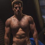 Henry Cavill presumiendo de músculos en una escena de 'Batman vs. Superman' 