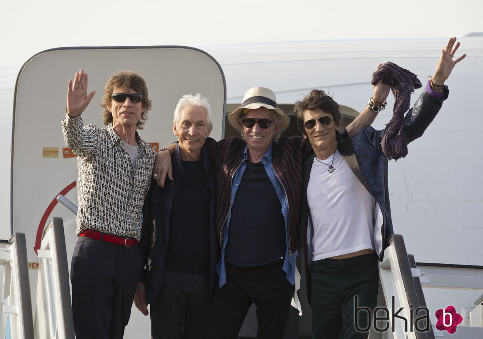 Los Rolling Stones a su llegada a La Habana para ofrecer un concierto