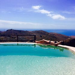 Marta Torné tomando el sol en bikini en Gran Canaria