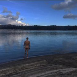 Justin Bieber desnudo en un lago del Parque Nacional del Gran Cañón del Colorado