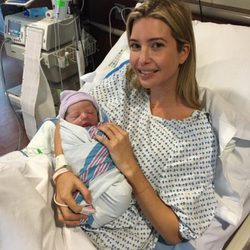 Ivanka Trump da la bienvenida a su hijo Theodore Kushner Trump