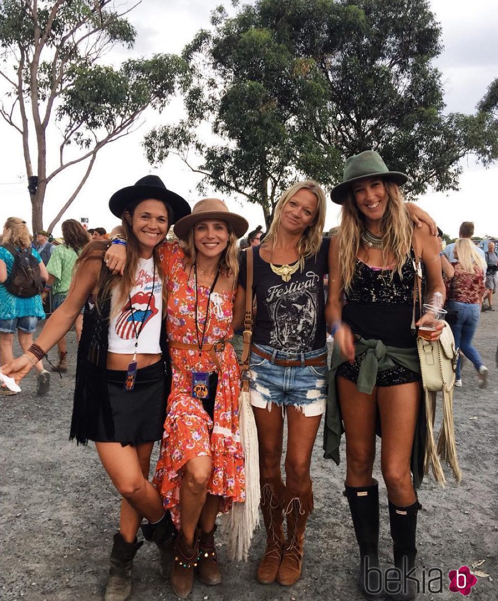 Elsa Pataky con sus amigas en el Byron Bay Bluesfest