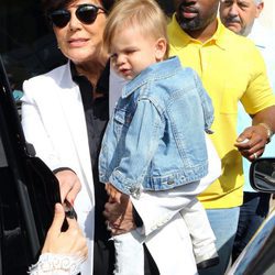 Kris Jenner, Reign Disick y Corey Gamble en la Misa de Pascua 2016