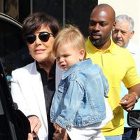 Kris Jenner, Reign Disick y Corey Gamble en la Misa de Pascua 2016