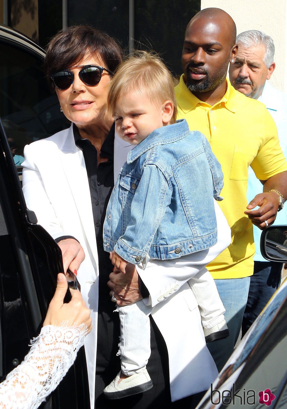 Kris Jenner, Reign Disick y Corey Gamble en la Misa de Pascua 2016