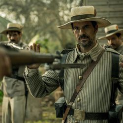 Rodolfo Sancho, encañonado en el capítulo 15 de 'El ministerio del tiempo'