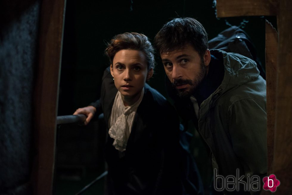 Aura Garrido y Hugo Silva en el capítulo 15 de 'El ministerio del tiempo'