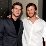 Liam y Chris Hemsworth durante la premier de  'The Last Song' 