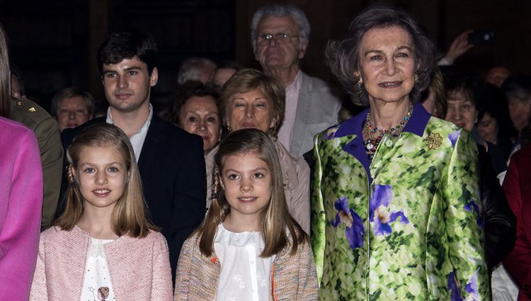 La Reina Sofía con la Princesa Leonor y la Infanta Sofía en la Misa de Pascua en Mallorca 2016