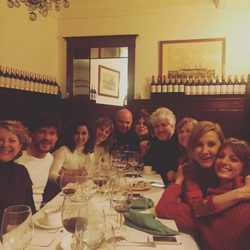 Dani Grao, Inma Cuesta, Emma Suárez, Adriana Ugarte, Pilar Castro, Nathalie Poza y Michelle Jenner cenan con Pedro Almodóvar