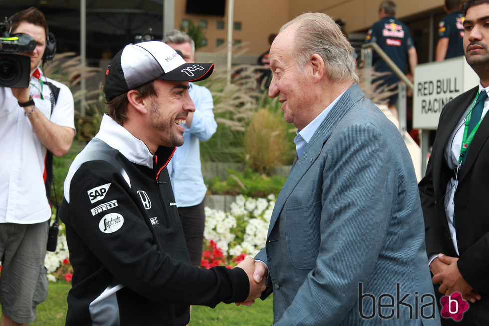 Fernando Alonso y el Rey Juan Carlos en el Gran Premio de Bahrein de F1