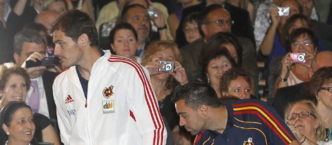 Iker Casillas y Xavi Hernández en la entrega de las distinciones al Mérito Deportivo 2011