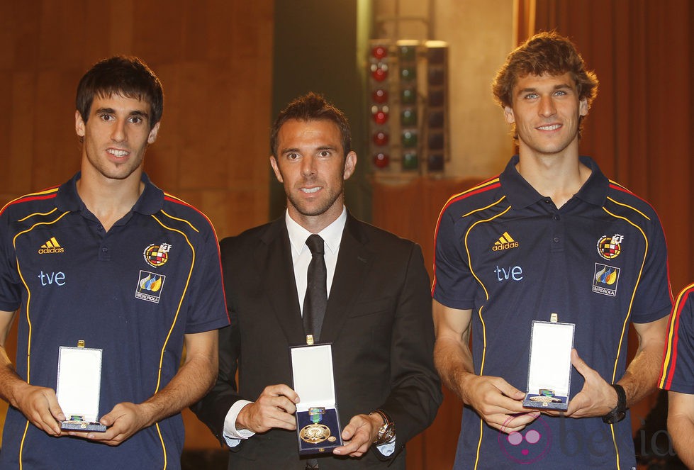 Javi Martínez, Carlos Marchena y Fernando Llorente en la distinción al Mérito Deportivo 2011