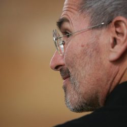 Steve Jobs viaja a Alemania para presentar el nuevo iPhone