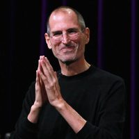 Steve Jobs, muy delgado reaparece en escena