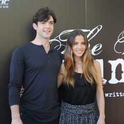 Elsa Pataky y Ethan Peck en la presentación de 'The wine of summer' en Barcelona