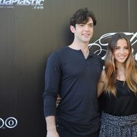 Elsa Pataky y Ethan Peck en la presentación de 'The wine of summer' en Barcelona