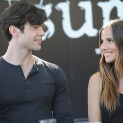 Elsa Pataky y Ethan Peck, cómplices en la presentación de 'The wine of summer' en Barcelona