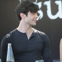 Elsa Pataky y Ethan Peck, cómplices en la presentación de 'The wine of summer' en Barcelona