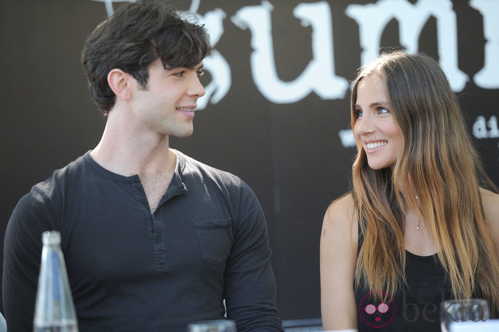 Elsa Pataky y Ethan Peck, cómplices en la presentación de 'The wine of summer' en Barcelona