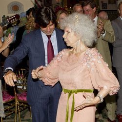 La Duquesa de Alba y Fran Rivera bailando en el Palacio de las Dueñas