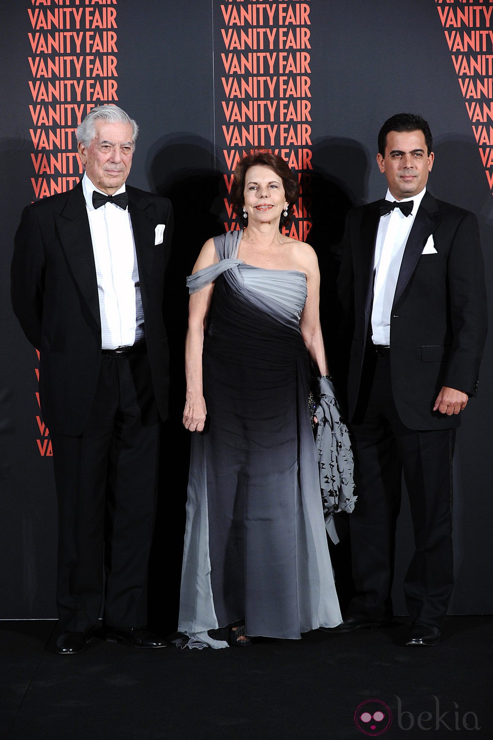 La familia Vargas Llosa en la fiesta Vanity Fair en Madrid