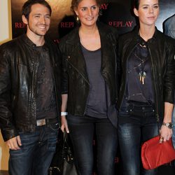 Manuel Martos, Amelia Bono y María Zurita en la inauguración de la tienda Replay de Barcelona