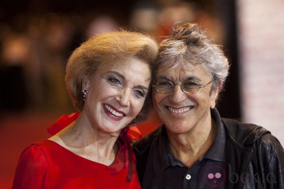 Marisa Paredes y Caetano Veloso en la presentación de 'La piel que habito' en Río de Janeiro