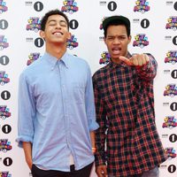 Jordan Stephens y Harley Alexander en los Teen Awards