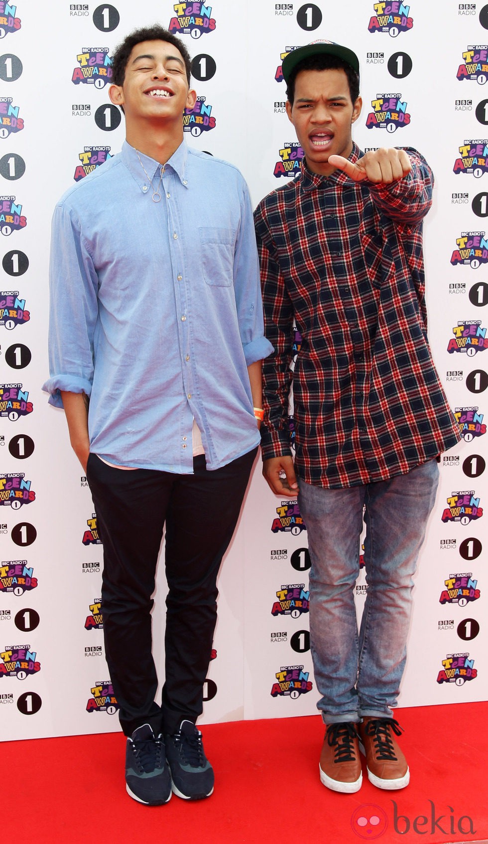 Jordan Stephens y Harley Alexander en los Teen Awards