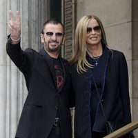 Ringo Starr y Barbara Bach en la boda de Paul McCartney