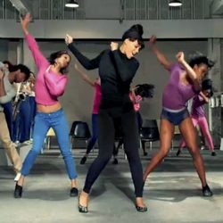 Beyonce bailando durante la grabación de su nuevo videoclip 'Countdown'