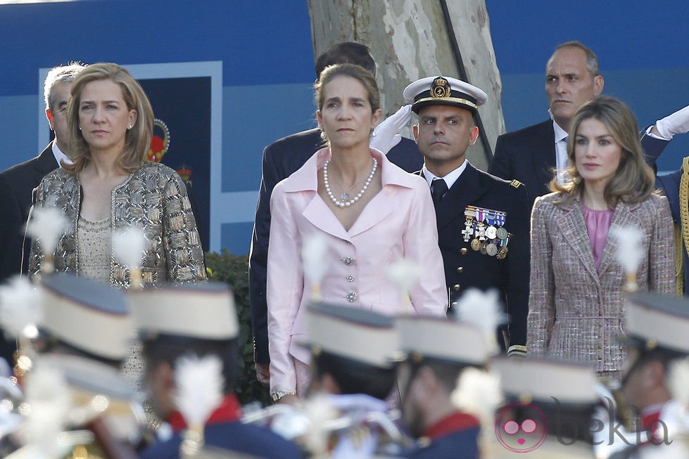 La Princesa Letizia y las Infantas Elena y Cristina el Día de la Hispanidad