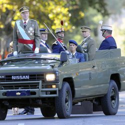 El Rey Juan Carlos pasa revista a la Guardia Real el Día de la Hispanidad