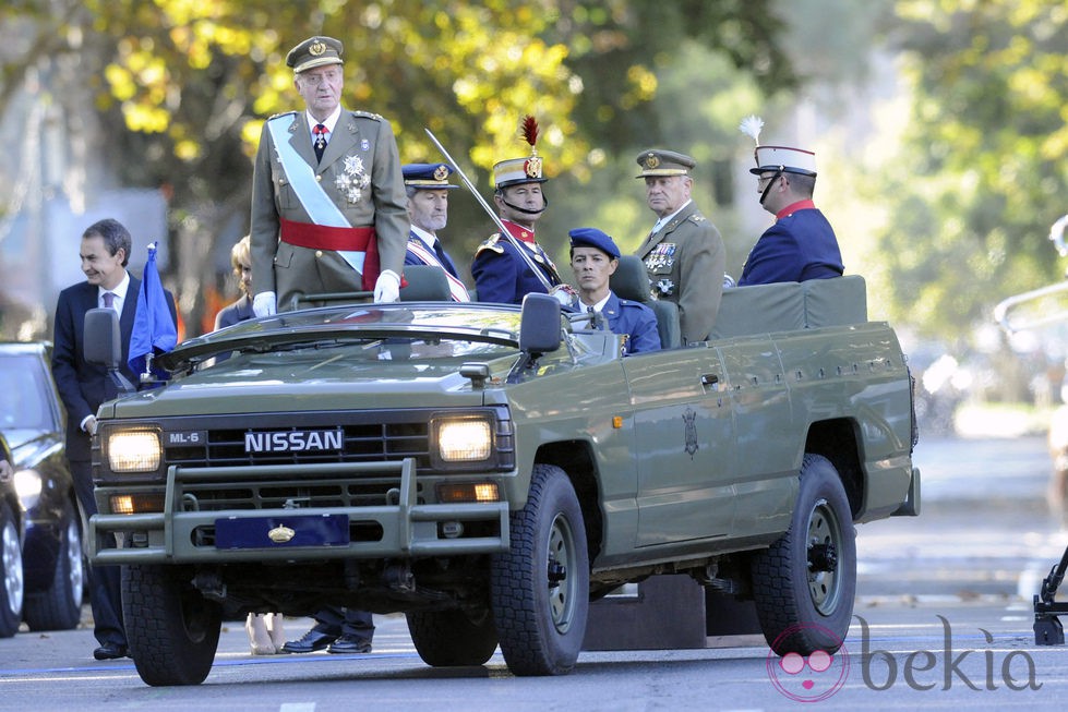 El Rey Juan Carlos pasa revista a la Guardia Real el Día de la Hispanidad