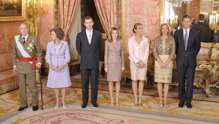 La Familia Real al completo en el Palacio Real el Día de la Hispanidad 2011